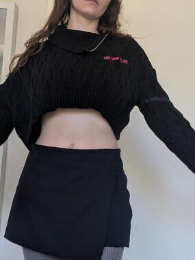 Chuu cropped sweater